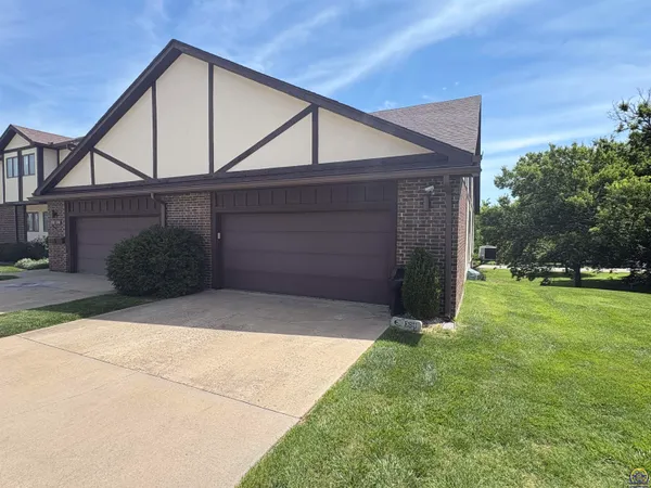 $299,900 | 1710 Hammond Drive, Emporia, KS 66801