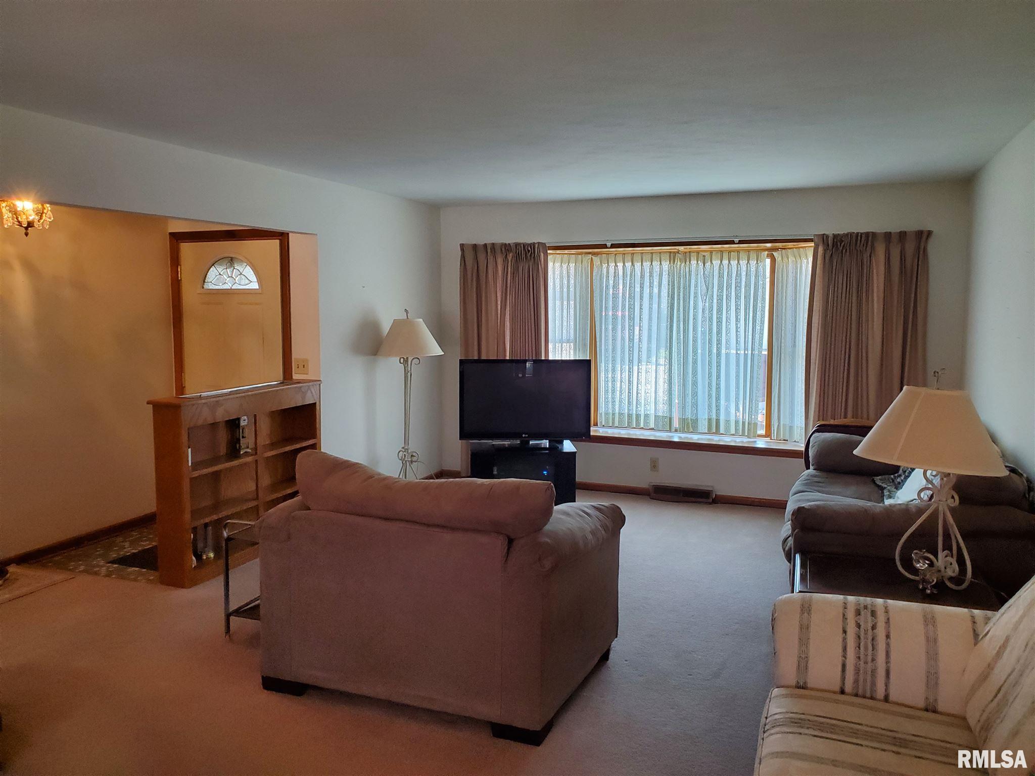 1818 45th Street Moline, IL 61265 - Photo 3 of 18 Gallery Image 3
