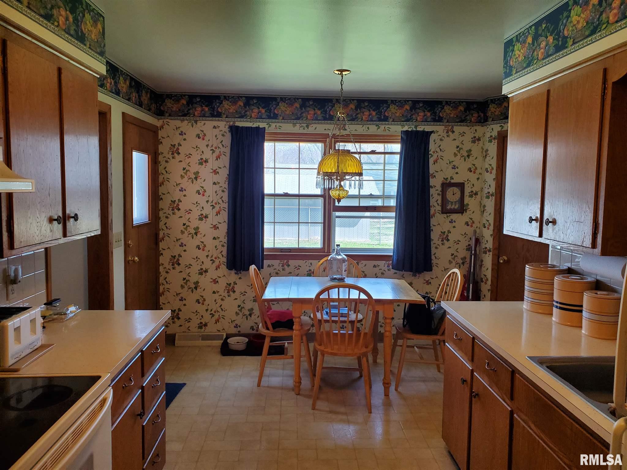 1818 45th Street Moline, IL 61265 - Photo 6 of 18 Gallery Image 6