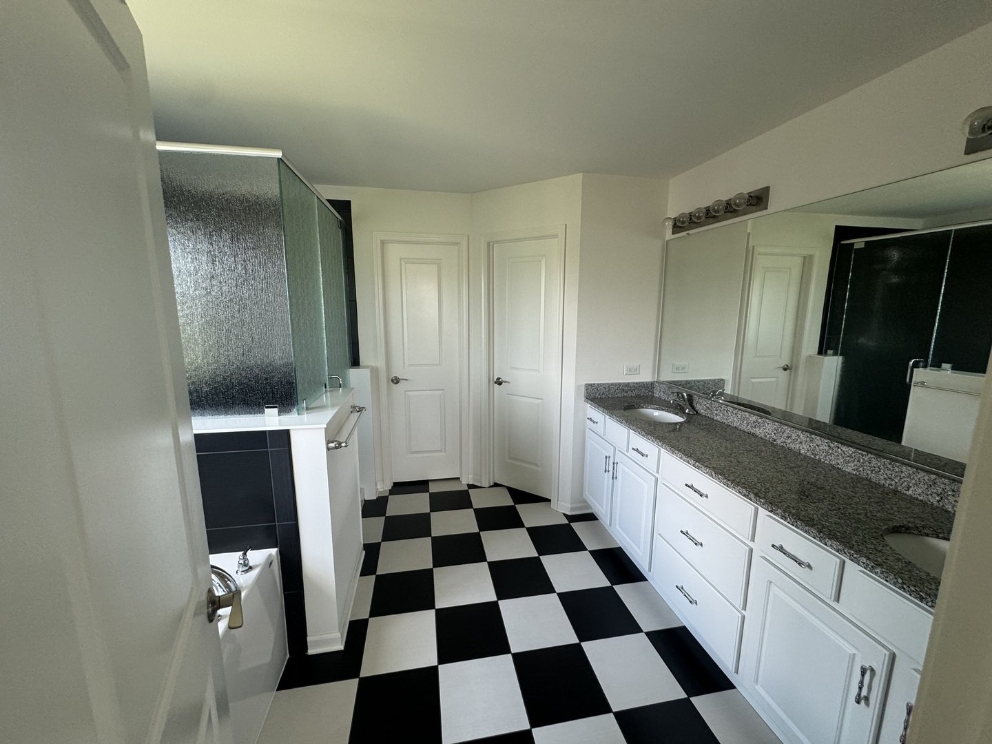 1239 Auburn Road Lemont, IL 60439 - Photo 17 of 33 Gallery Image 17