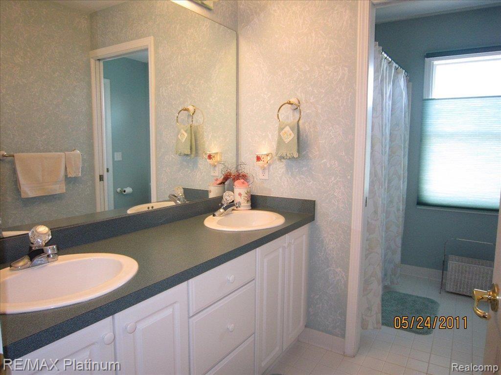 1669 Clover Ridge Drive Howell, MI 48843 - Photo 13 of 19 clover ridge main bath