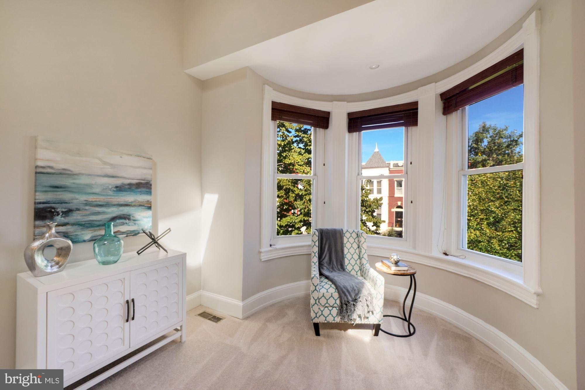 40 R Street Northwest Washington, DC 20001 - Photo 17 of 59 Window reading nook