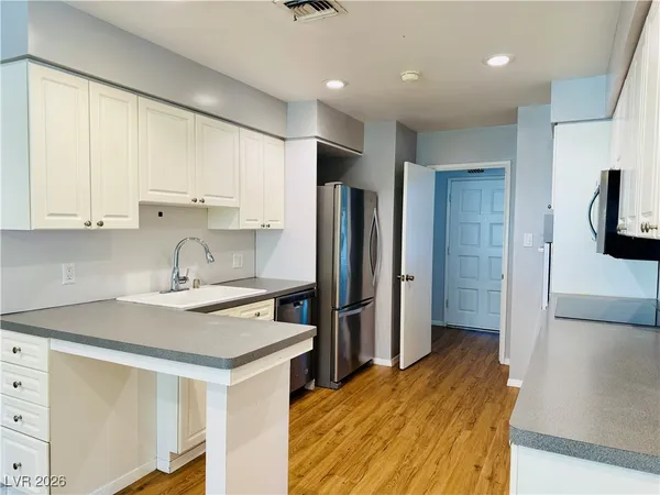 $3,000 | 1208 Buehler Drive, Las Vegas, NV 89102