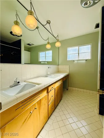 $2,895 | 1208 Buehler Drive, Las Vegas, NV 89102