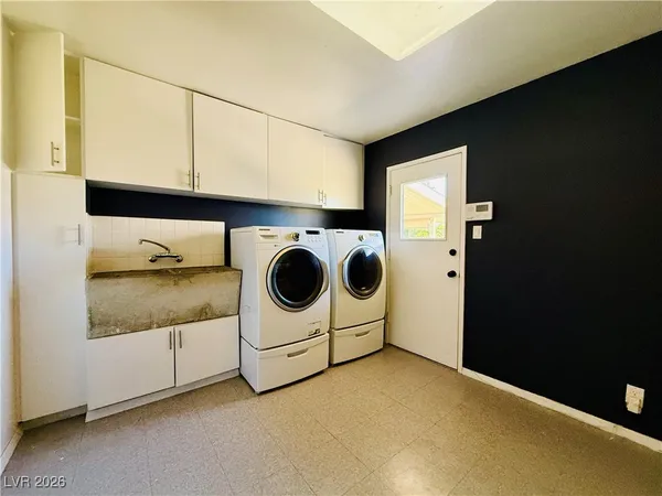 $3,000 | 1208 Buehler Drive, Las Vegas, NV 89102