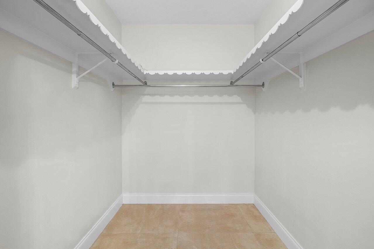 362 Yorktowne Circle Atlantis, FL 33462 - Photo 21 of 41 a view of a room