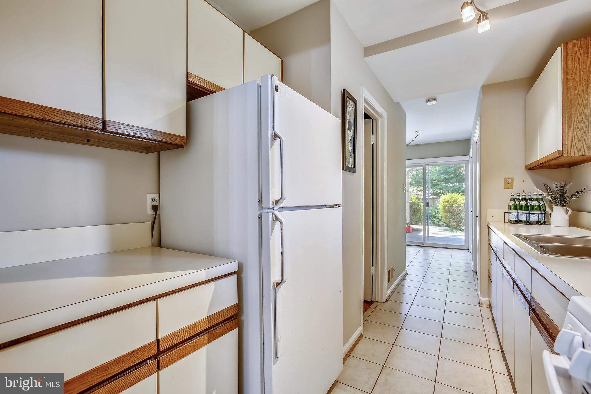 5253 Rolling Road Springfield, VA 22151 - Photo 13 of 46