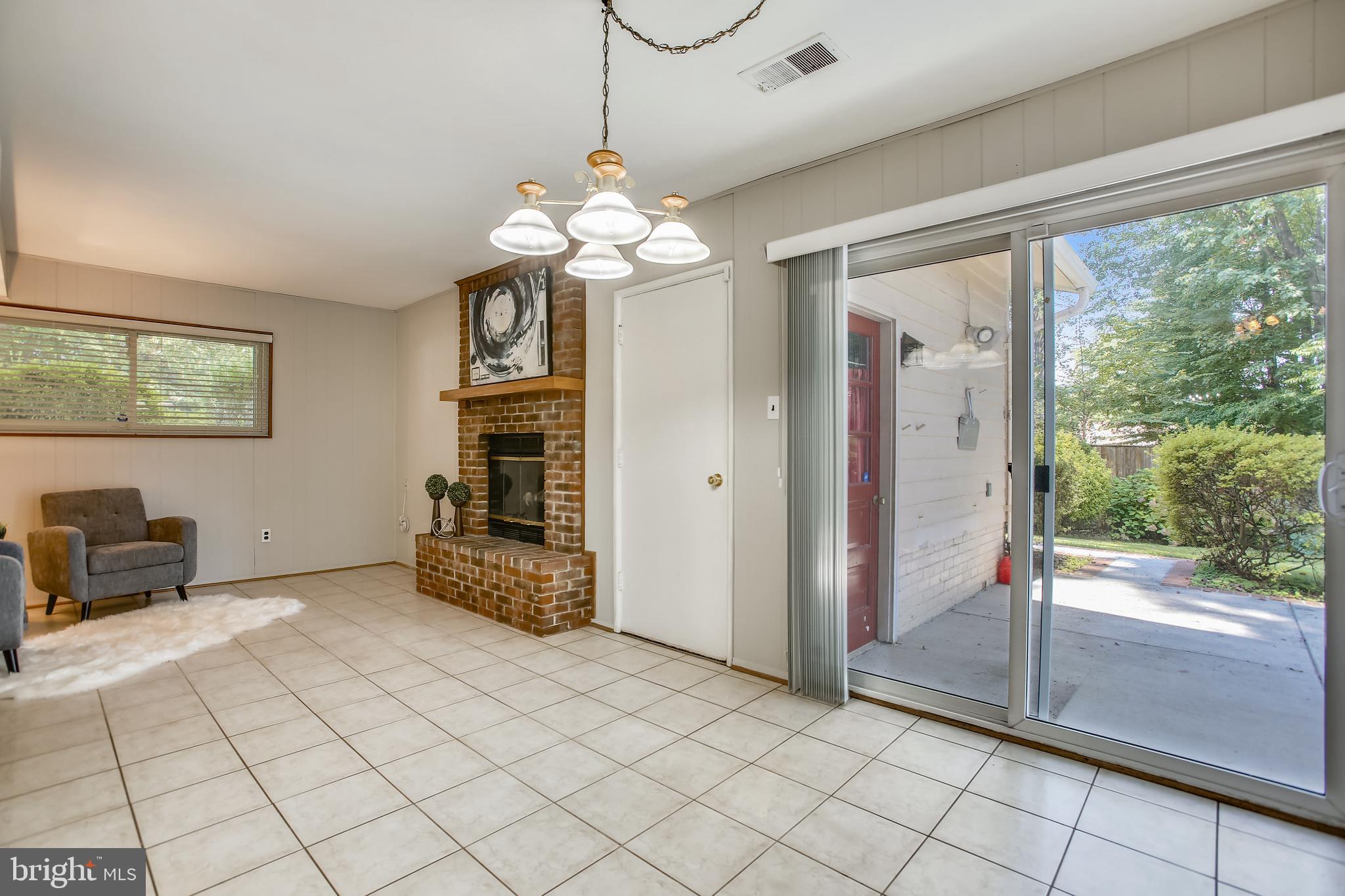 5253 Rolling Road Springfield, VA 22151 - Photo 14 of 46