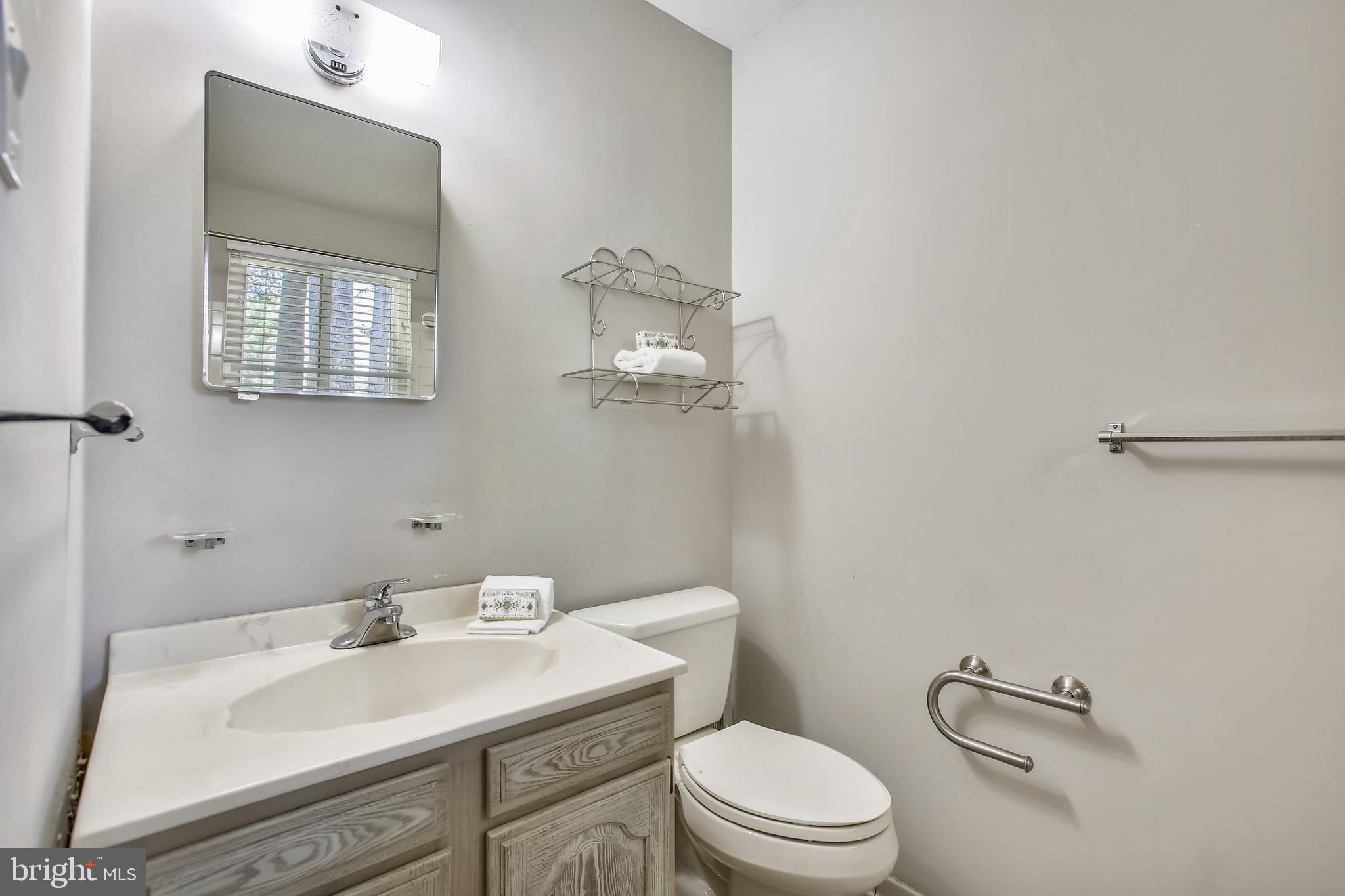 5253 Rolling Road Springfield, VA 22151 - Photo 18 of 46