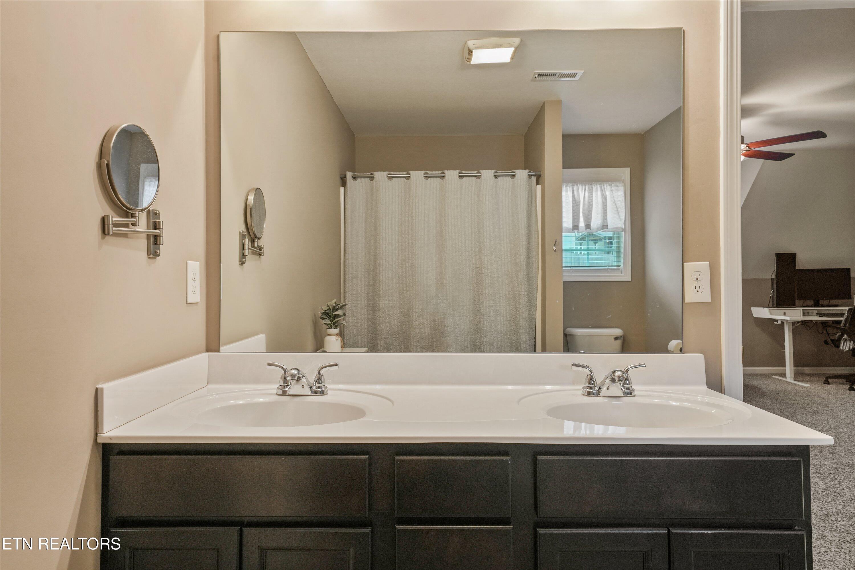 8319 Day Valley Road Powell, TN 37849 - Photo 20 of 43 Primary Bathroom