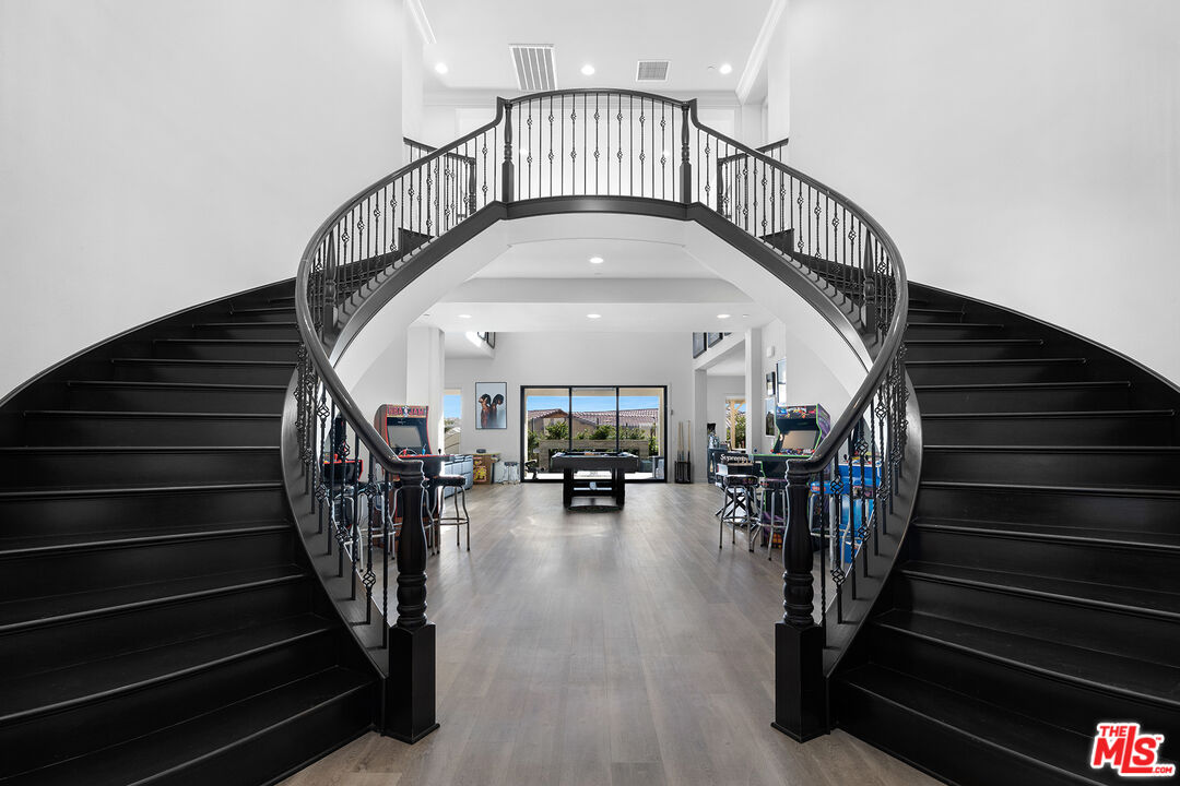 20234 Jubilee Way Porter Ranch, CA 91326 - Photo 6 of 30 a view of entryway and hall