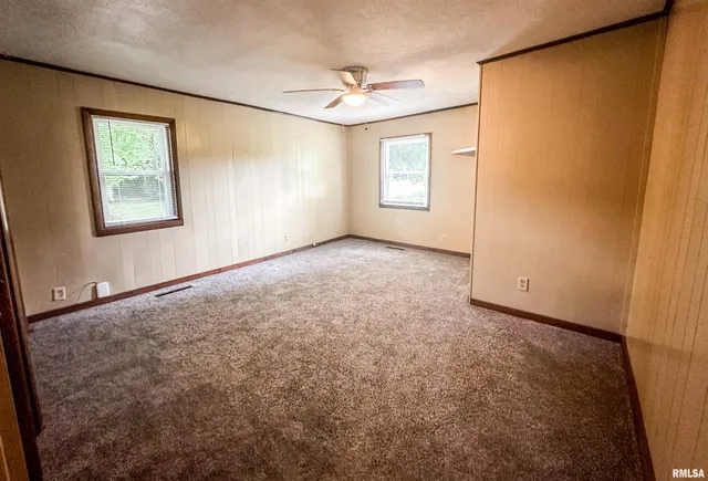 $88,900 | 215 South Sunny Slope Street, West Frankfort, IL 62896