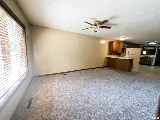 $88,900 | 215 South Sunny Slope Street, West Frankfort, IL 62896