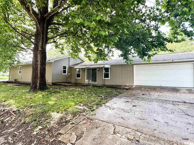 $88,900 | 215 South Sunny Slope Street, West Frankfort, IL 62896