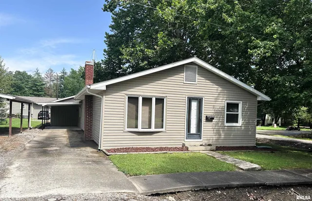 $88,900 | 215 South Sunny Slope Street, West Frankfort, IL 62896