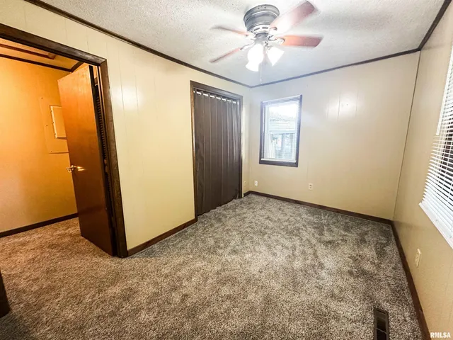 $88,900 | 215 South Sunny Slope Street, West Frankfort, IL 62896