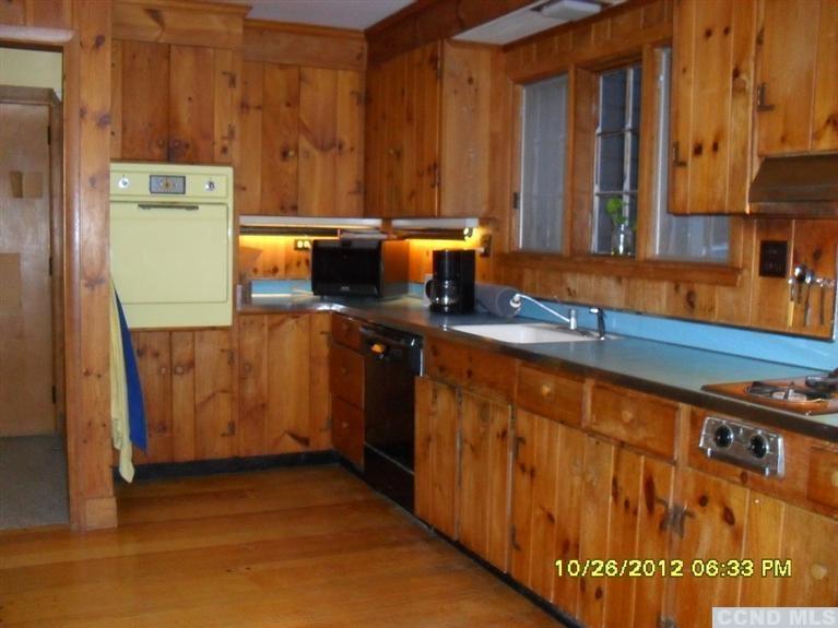 138 Rhoen Road West Stockbridge, MA 01266 - Photo 8 of 18 7