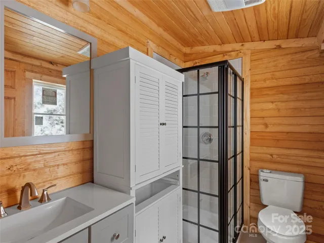 a picture of a wall with a white wall