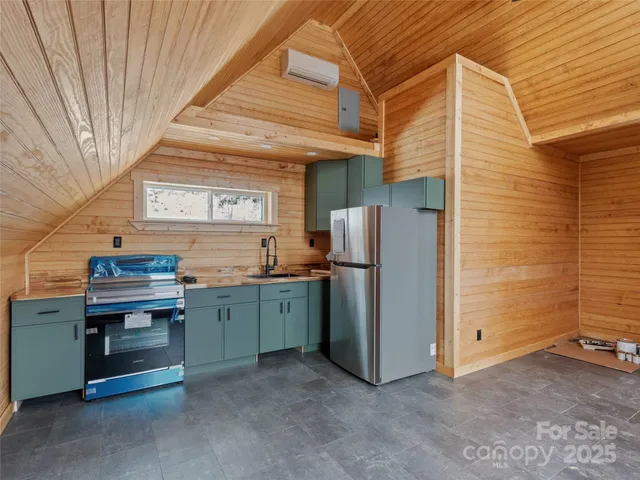 $1,599,000 | 137 Red Maple Lane, Burnsville, NC 28714