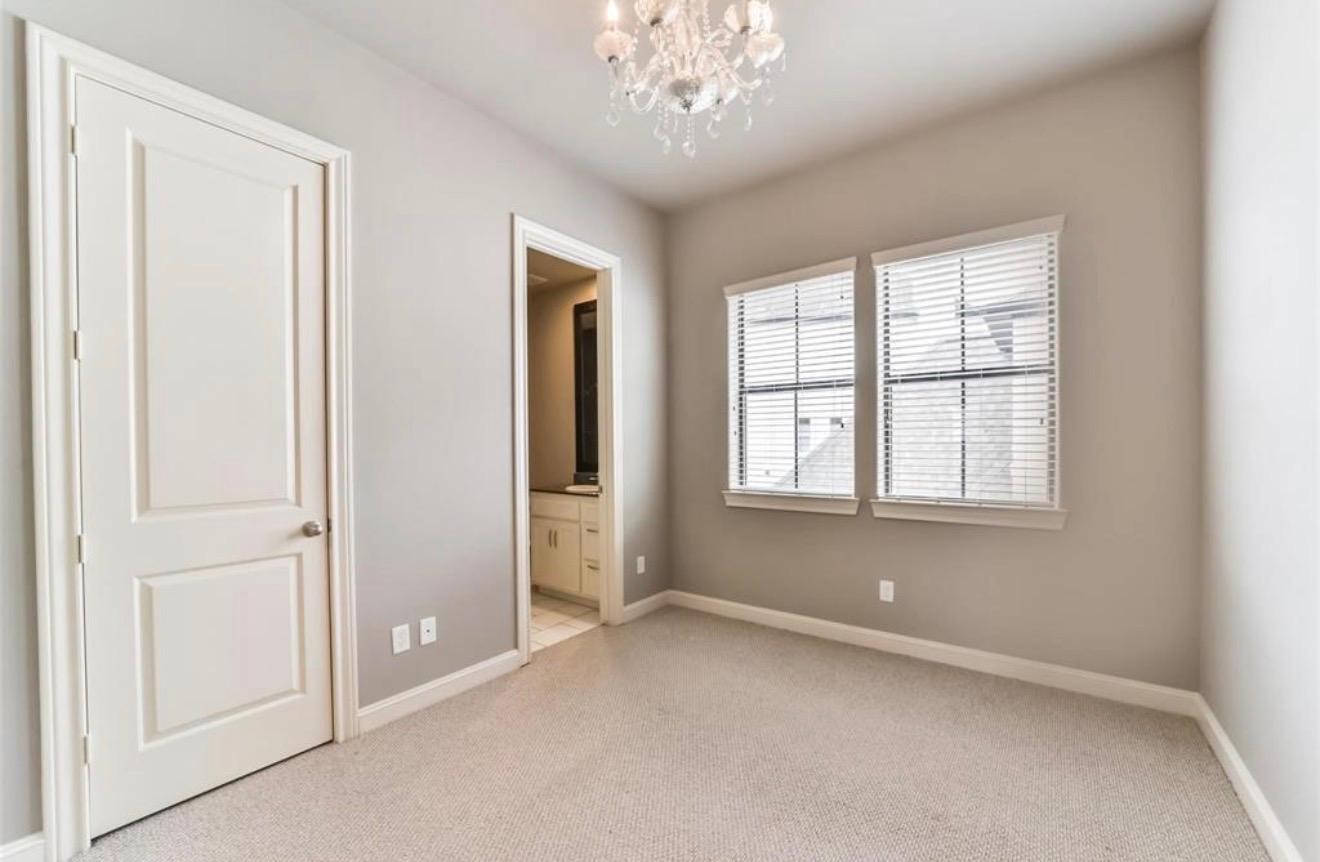 9642 Knight Road Houston, TX 77045 - Photo 9 of 26