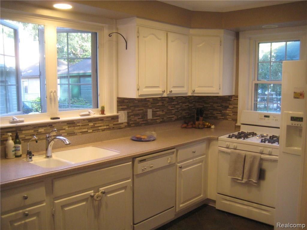 268 Moran Road Grosse Pointe, MI 48236 - Photo 14 of 47 015.JPG