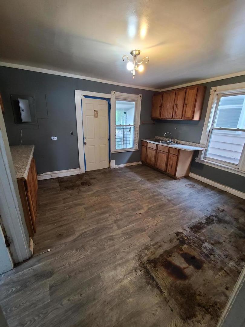 15240 Turlington Avenue Harvey, IL 60426 - Photo 7 of 11