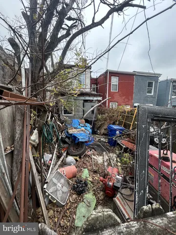a view of a chairs and table in a backyard
