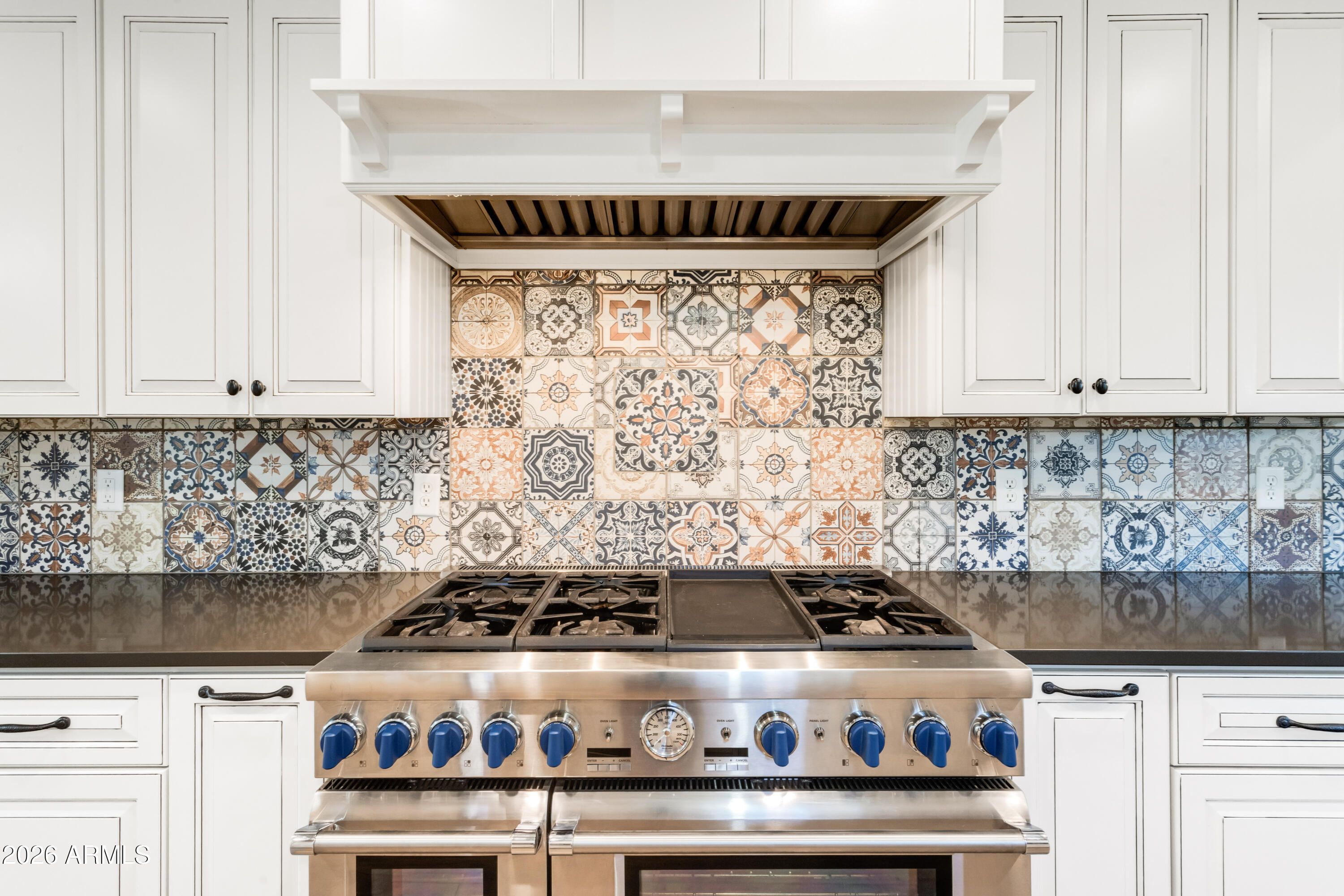 5306 East Spring Road Hereford, AZ 85615 - Photo 22 of 61 a kitchen with a stove and cabinets
