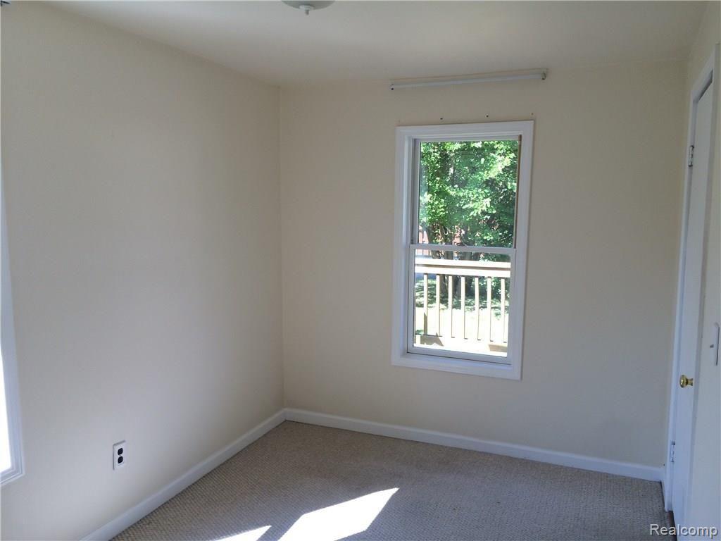 100 Center Street Fenton, MI 48430 - Photo 29 of 36 IMG_1060.JPG