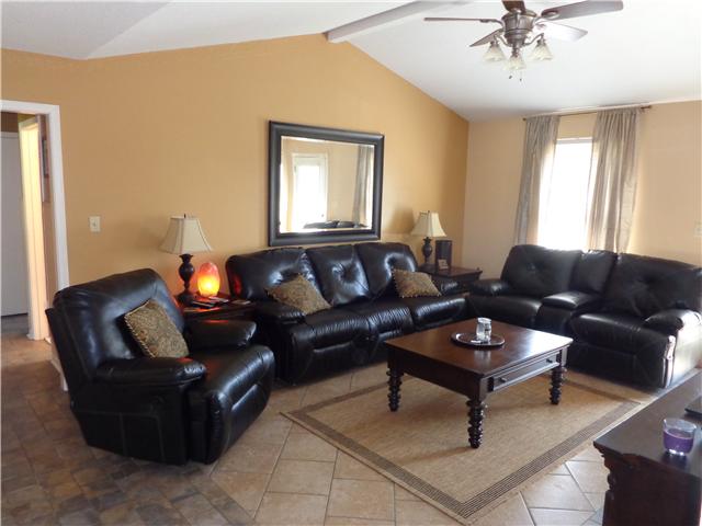 3417 Allen Road Clarksville, TN 37042 - Photo 6 of 18 Spacious Living Room