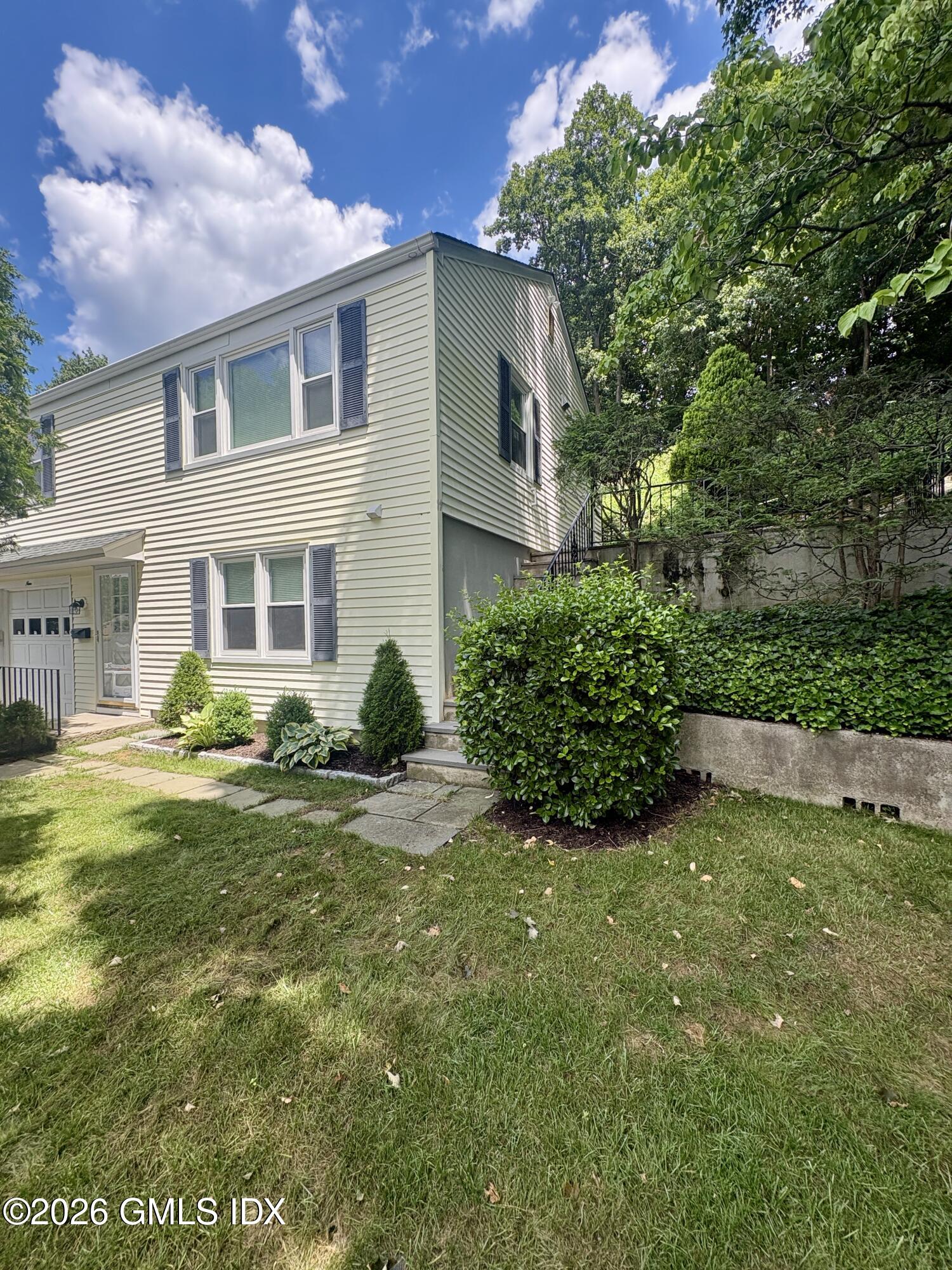 9 Pemberwick Road Greenwich, CT 06831 - Photo 23 of 31 Frontyard