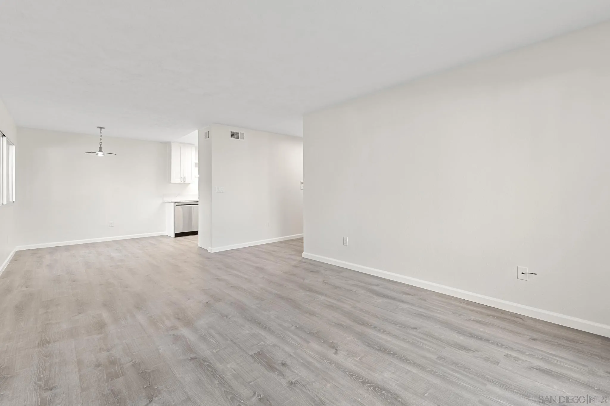 140 Walnut Avenue, Unit 2A San Diego, CA 92103 - Photo 4 of 22 a view of empty room