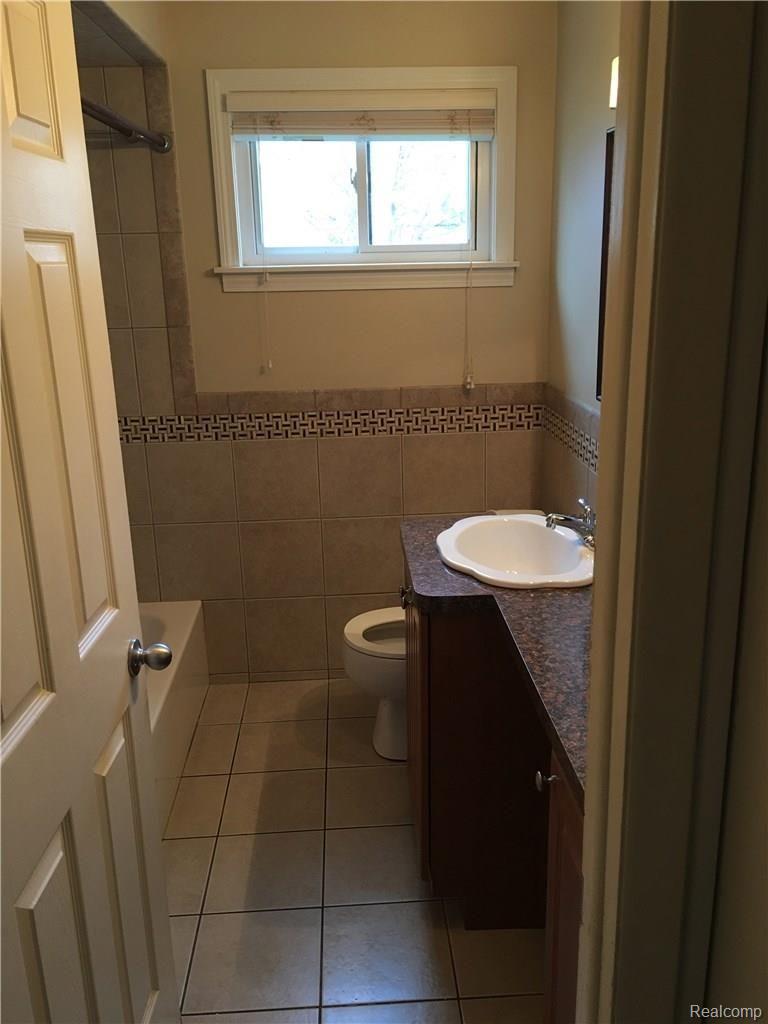 30953 Calahan Road Roseville, MI 48066 - Photo 7 of 14 -169.jpg