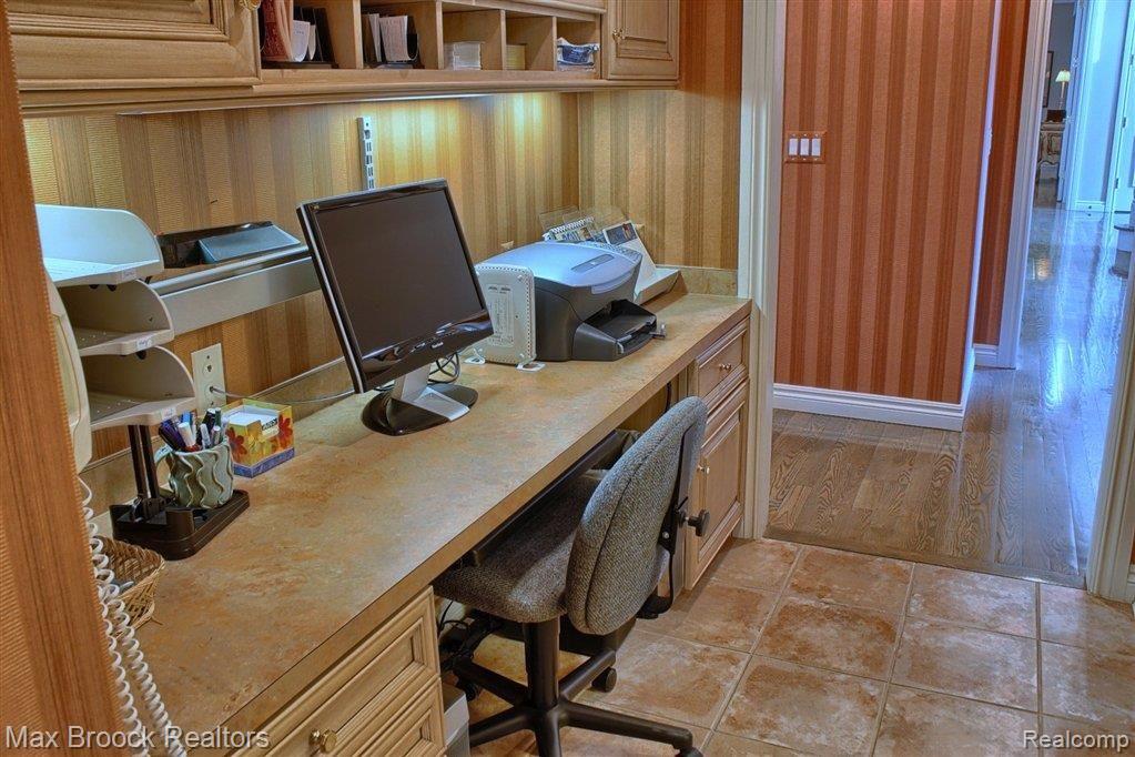 4652 Goodison Pl Drive Rochester, MI 48306 - Photo 10 of 25 Home Office.jpg