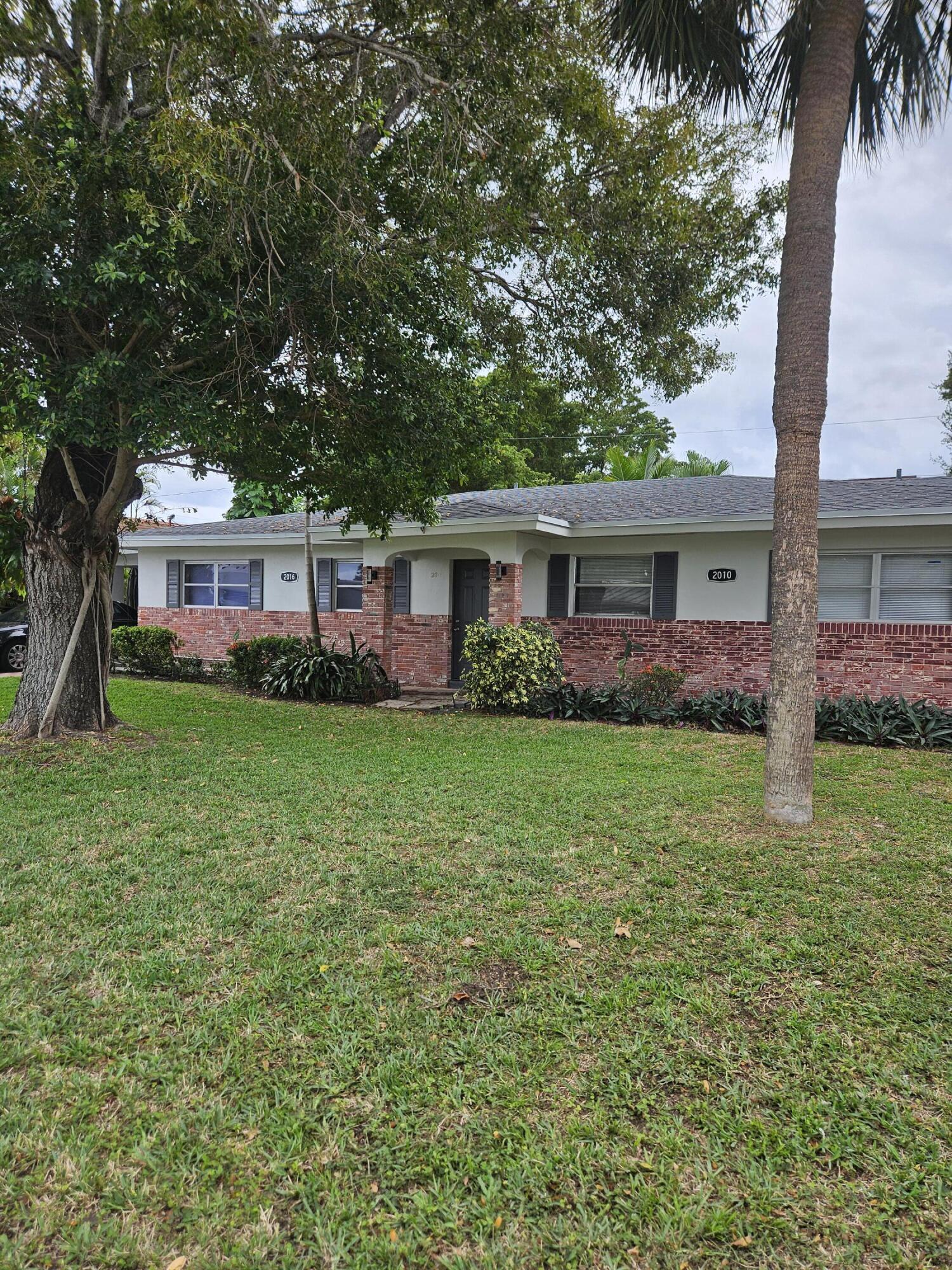 2010 Northeast 33rd Street Lighthouse Point, FL 33064 - Photo 2 of 22 20251213_141240