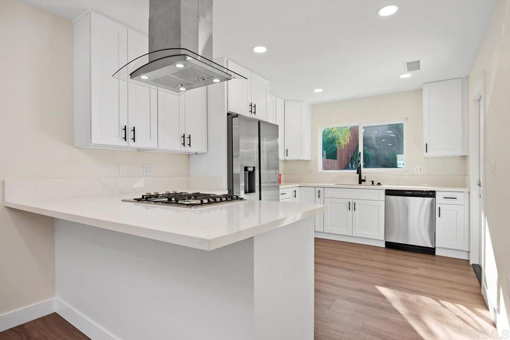 2839 Emerald Drive Oceanside, CA 92056 - Photo 6 of 29