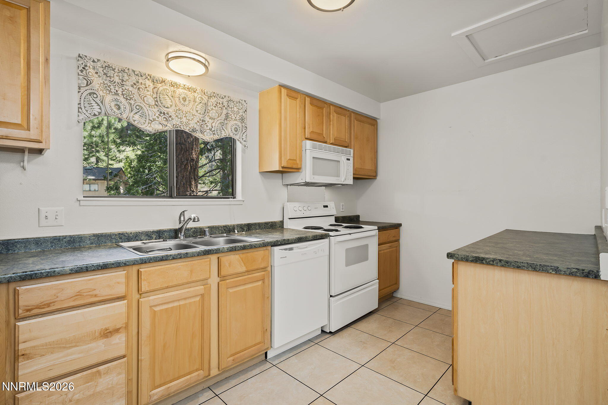 321 Ski Way, Unit 92 Incline Village, NV 89451 - Photo 11 of 18 11-web-or-mls-_DSC0401