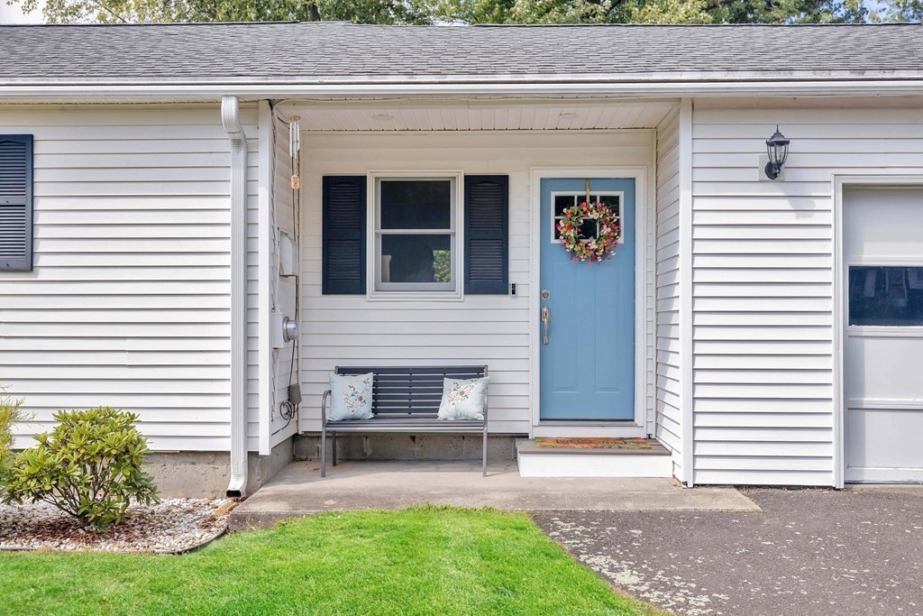 17 Blossom Road West Springfield, MA 01089 - Photo 2 of 34