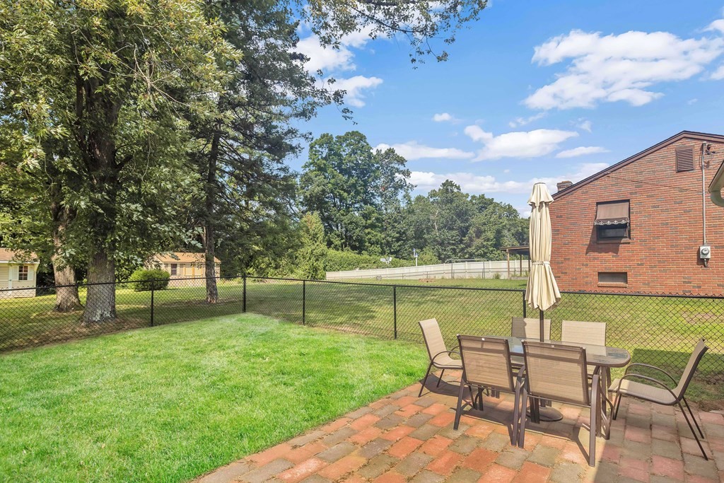 17 Blossom Road West Springfield, MA 01089 - Photo 24 of 34