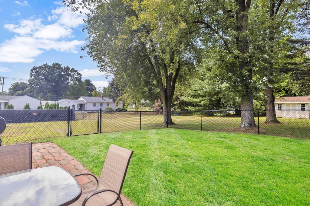 17 Blossom Road West Springfield, MA 01089 - Photo 25 of 34