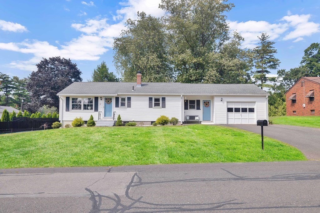 17 Blossom Road West Springfield, MA 01089 - Photo 3 of 34