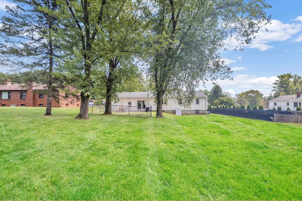 17 Blossom Road West Springfield, MA 01089 - Photo 31 of 34