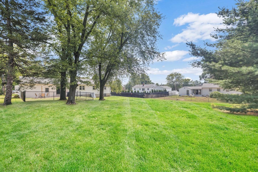 17 Blossom Road West Springfield, MA 01089 - Photo 32 of 34