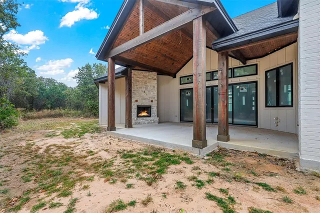 a view of a house with backyard and porch
