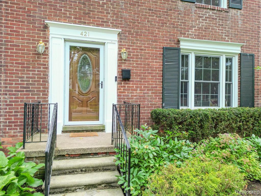 421 Maison Road Grosse Pointe Farms, MI 48236 - Photo 2 of 44