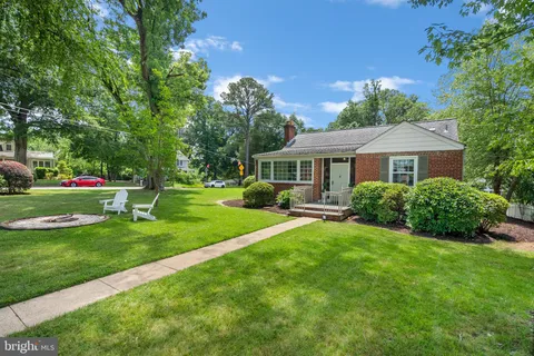 $825,000 | 4301 Agnew Avenue, Alexandria, VA 22309
