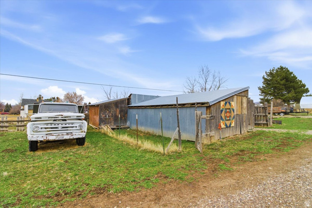 287 South 100 East Spring City, UT 84662 - Photo 42 of 44 Stall Tractor Barn