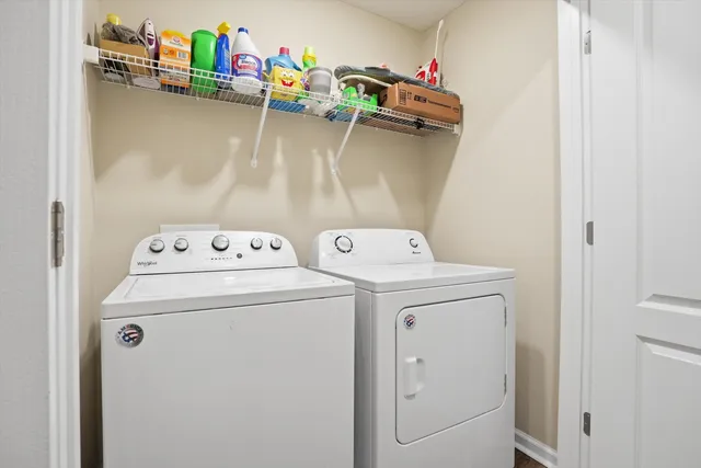 a picture of a room with a floor plan