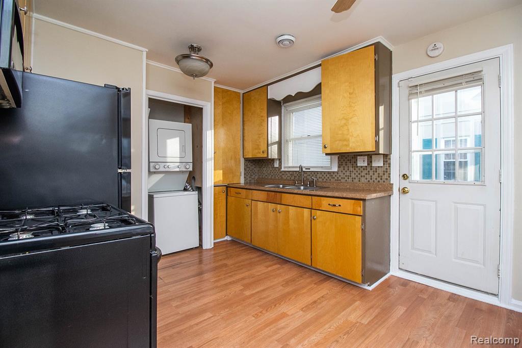 3904 Durham Road Royal Oak, MI 48073 - Photo 7 of 21