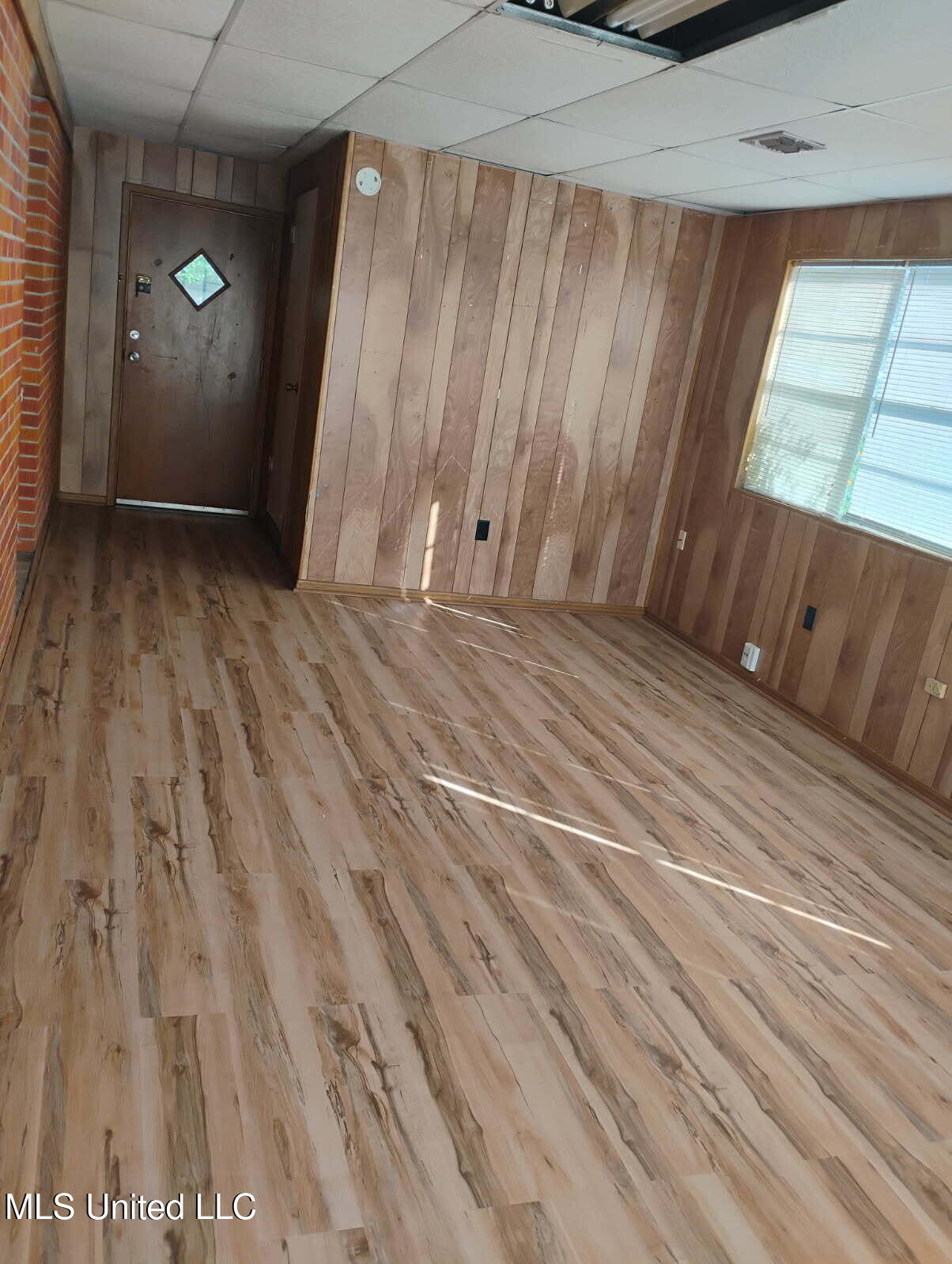 2214 Pine Avenue Gulfport, MS 39501 - Photo 4 of 13 2214 pine 2nd living area 10 28 25